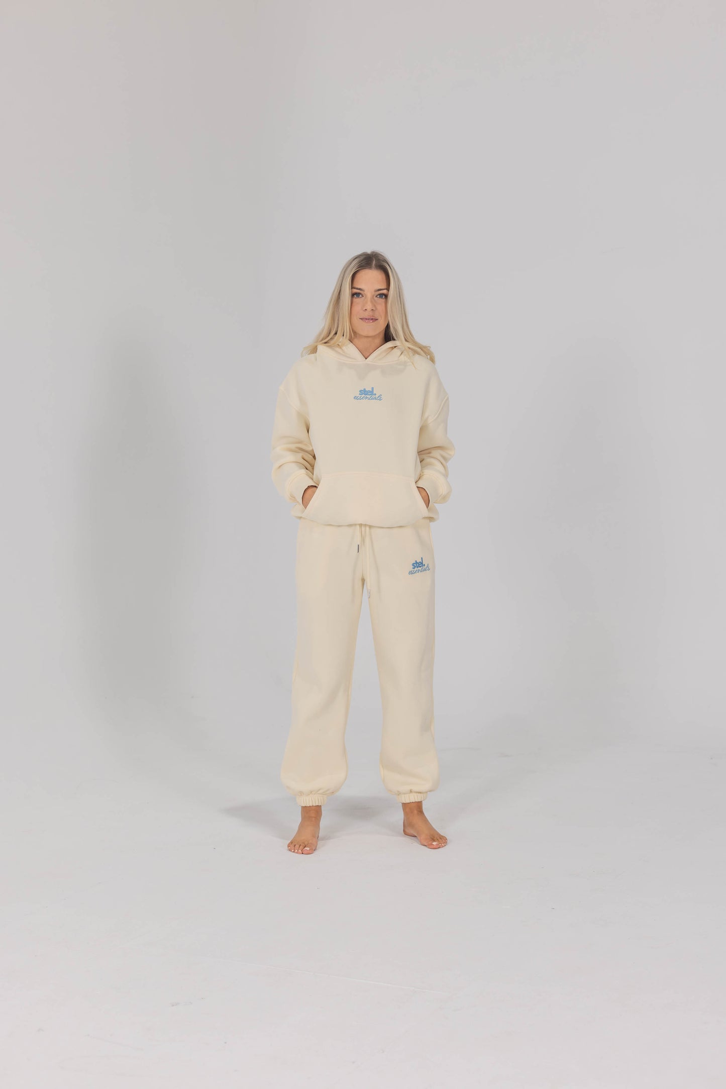 Essentials Trackpant Cream