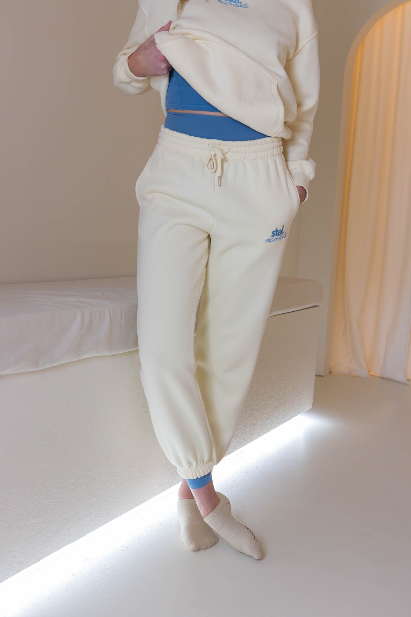 Essentials Trackpant Cream